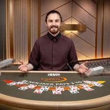 Tampilan meja Speed Baccarat dengan dealer profesional di clover toto